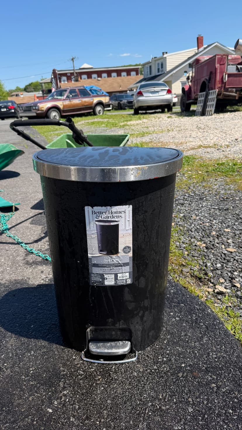 Trash bin assistance service
